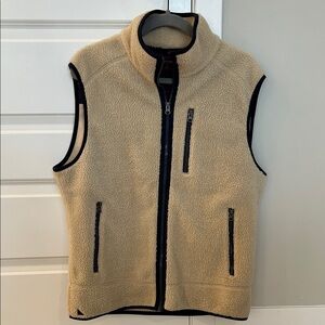 UNTUCKit Cream and Navy Fleece Vest
